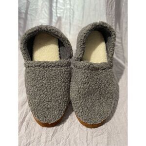Duluth Sherpa fleece slippers dense, cozy polyester sherpa inside and out – flex